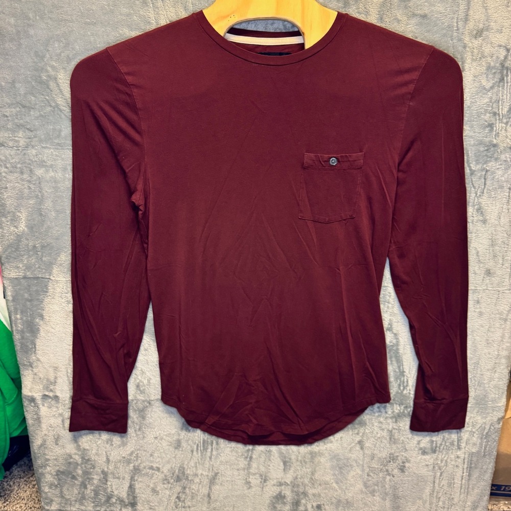 2200 | Abercrombie Soft A&F Tee Long Sleeve Pocket Curved Hem Maroon Mens M
